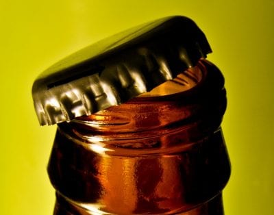 Reduzindo corrosão em tampas de garrafa com FlexPro® CL