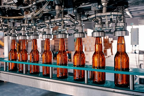 Cervejaria reduz o tempo de limpeza das envasadoras off-line e alcança uma redução de 60% no consumo de água com a tecnologia FillerScrub™ da ChemTreat