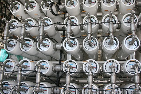 Instalação de fabricação economiza em custos químicos e uso de água com melhorias no desmineralizador