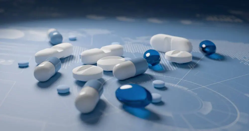 Pílulas, comprimidos e cápsulas no mapa-múndi com gráficos em fundo azul. Conceito de pesquisa farmacêutica internacional.