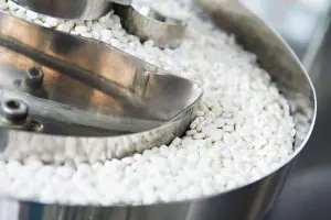Comprimidos - forma farmacêutica sólida obtida por compressão de pós e grânulos contendo um ou mais princípios ativos com ou sem a adição de substâncias auxiliares.
